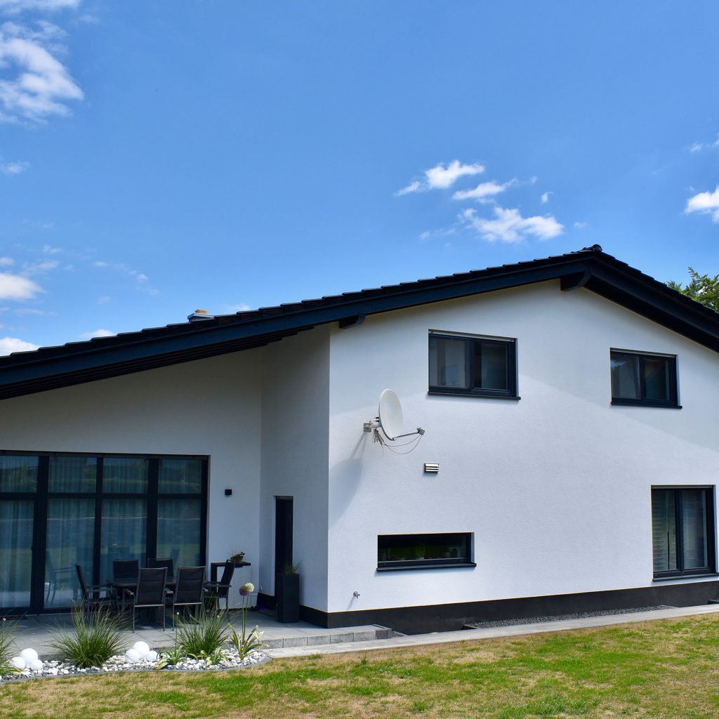 Foto Neubau Einfamilienhaus hinten links